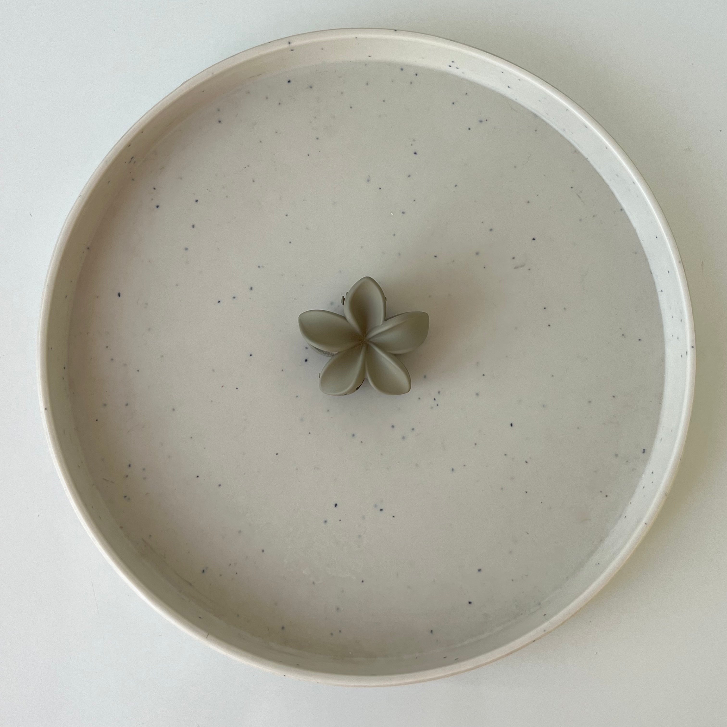 Matte Blossom – Small Flower Hair Claw